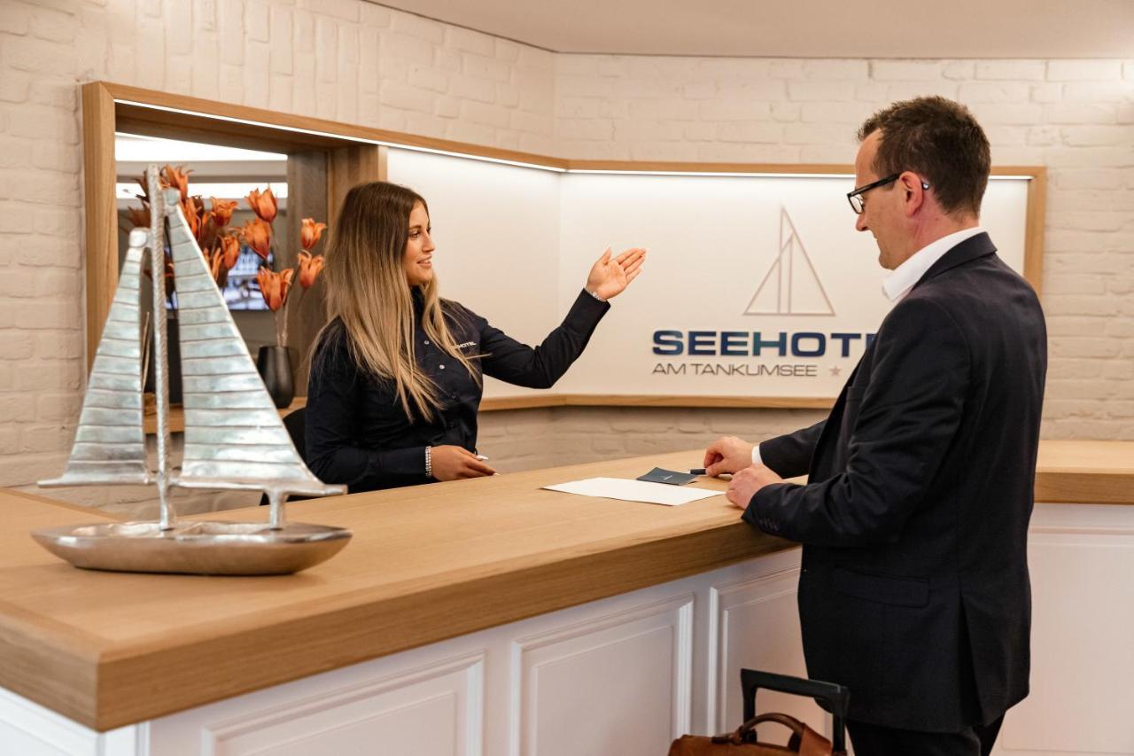 Seehotel Am Tankumsee Isenbuettel Bagian luar foto