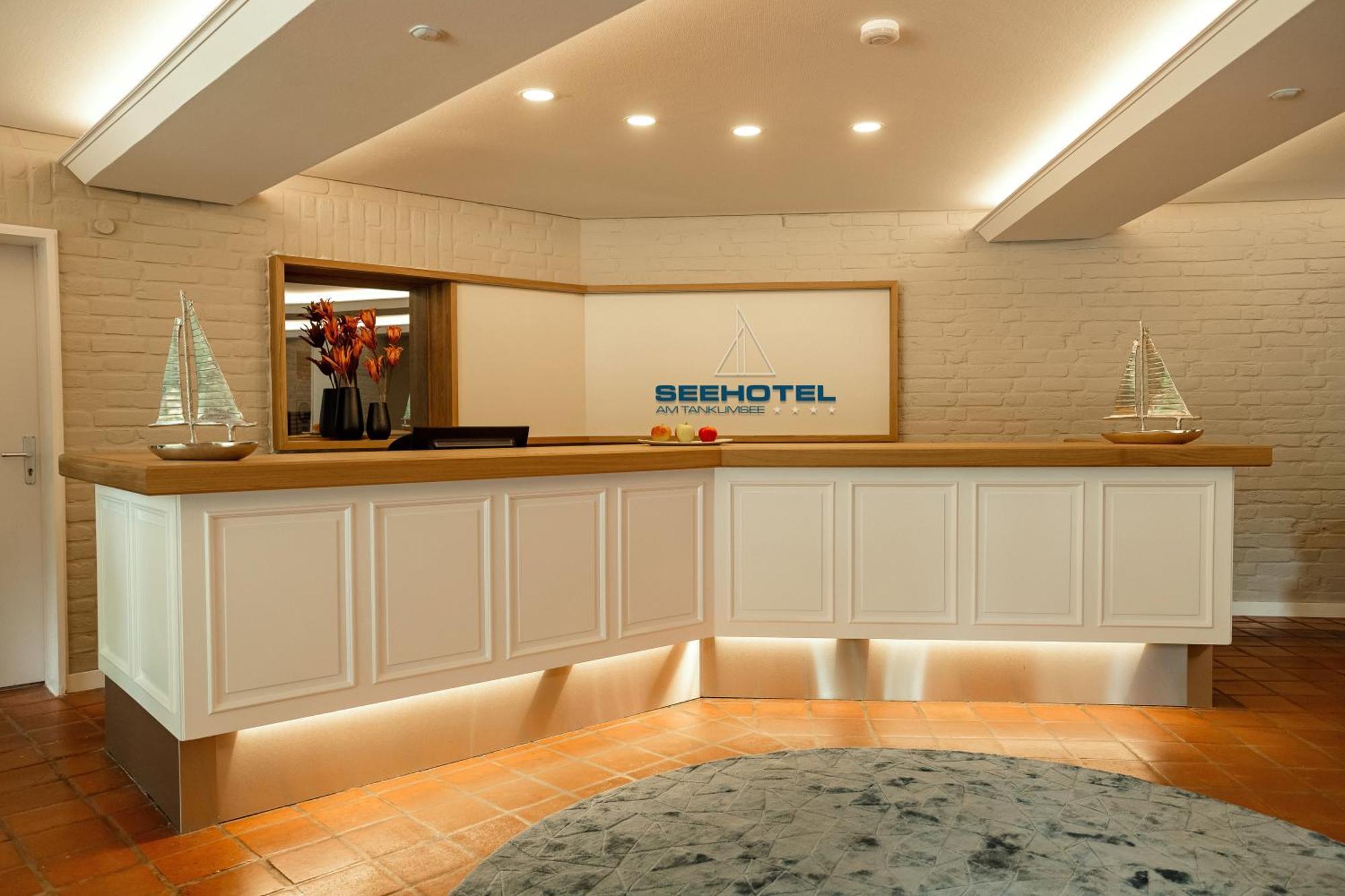 Seehotel Am Tankumsee Isenbuettel Bagian luar foto