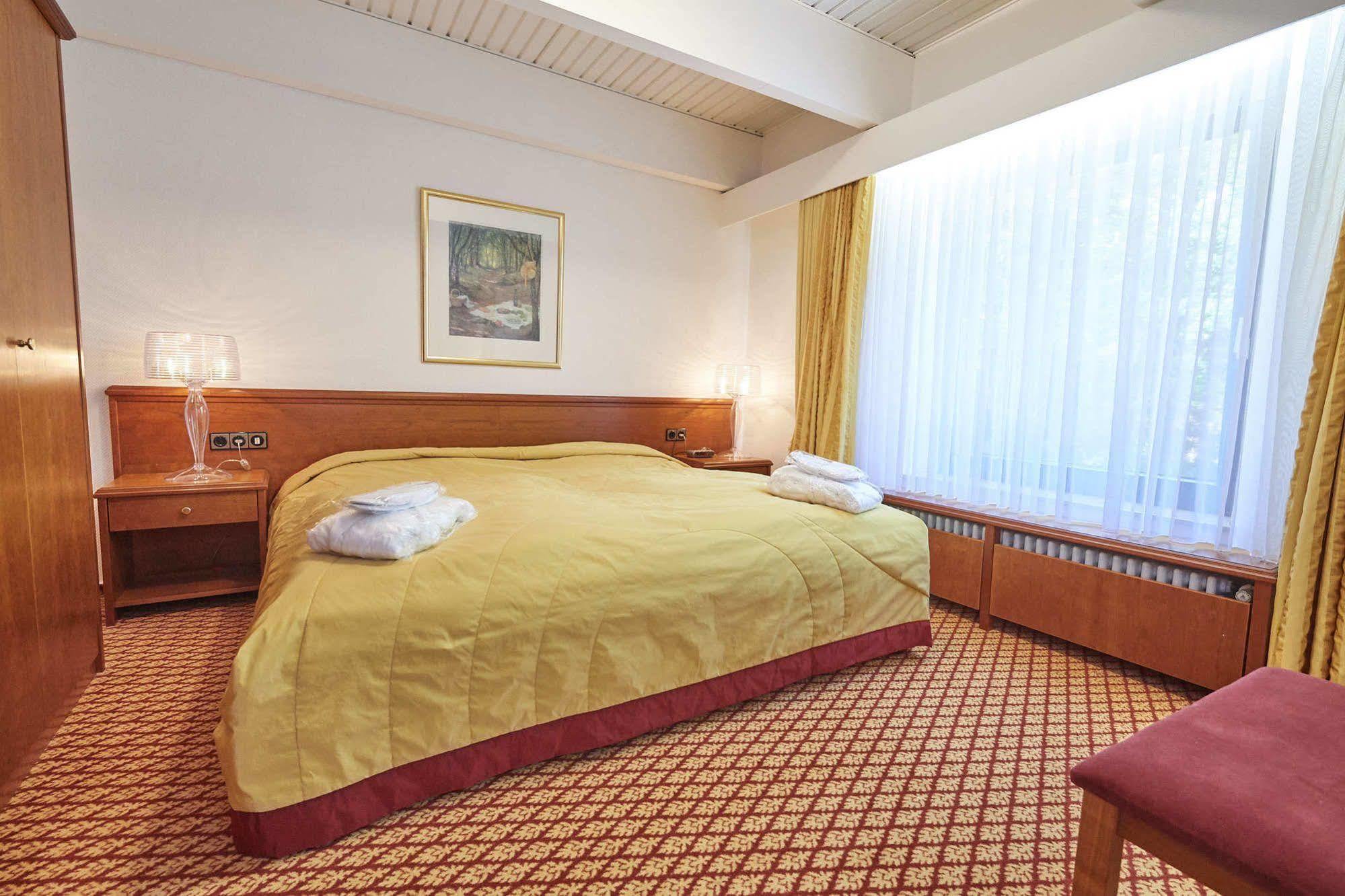 Seehotel Am Tankumsee Isenbuettel Bagian luar foto